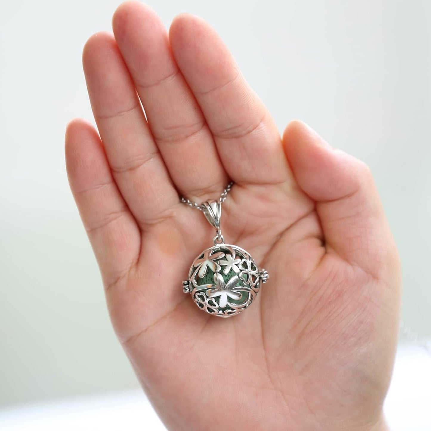 Flower & Four Leaf Clover Round Cage